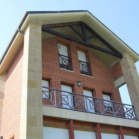 Preciosa Casa Independiente Con Piscina Cubierta Y Gran Jardin Privados อาโร ภายนอก รูปภาพ
