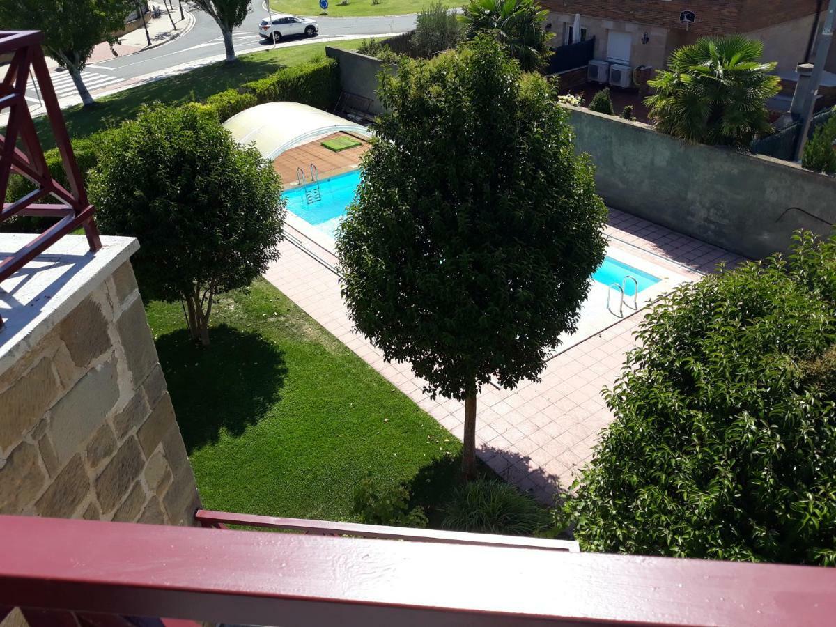 Preciosa Casa Independiente Con Piscina Cubierta Y Gran Jardin Privados อาโร ภายนอก รูปภาพ