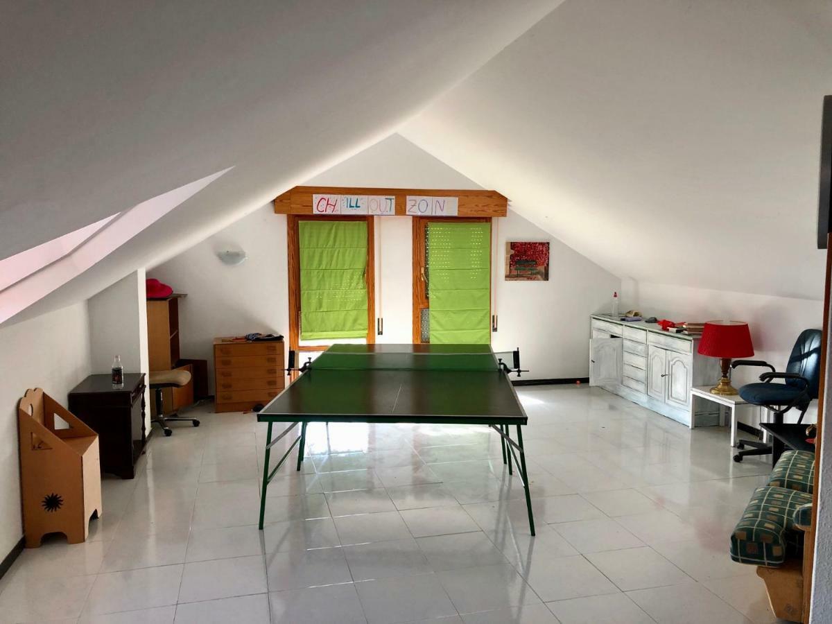 Preciosa Casa Independiente Con Piscina Cubierta Y Gran Jardin Privados อาโร ภายนอก รูปภาพ