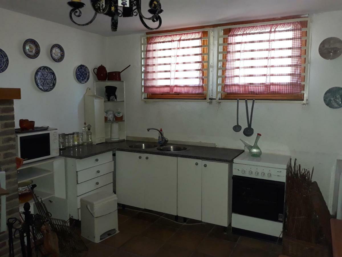 Preciosa Casa Independiente Con Piscina Cubierta Y Gran Jardin Privados อาโร ภายนอก รูปภาพ