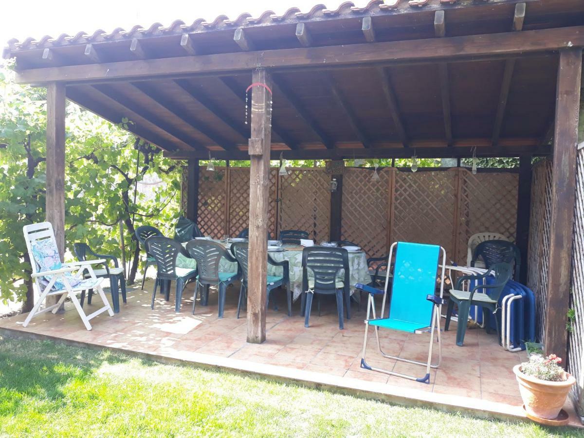 Preciosa Casa Independiente Con Piscina Cubierta Y Gran Jardin Privados อาโร ภายนอก รูปภาพ